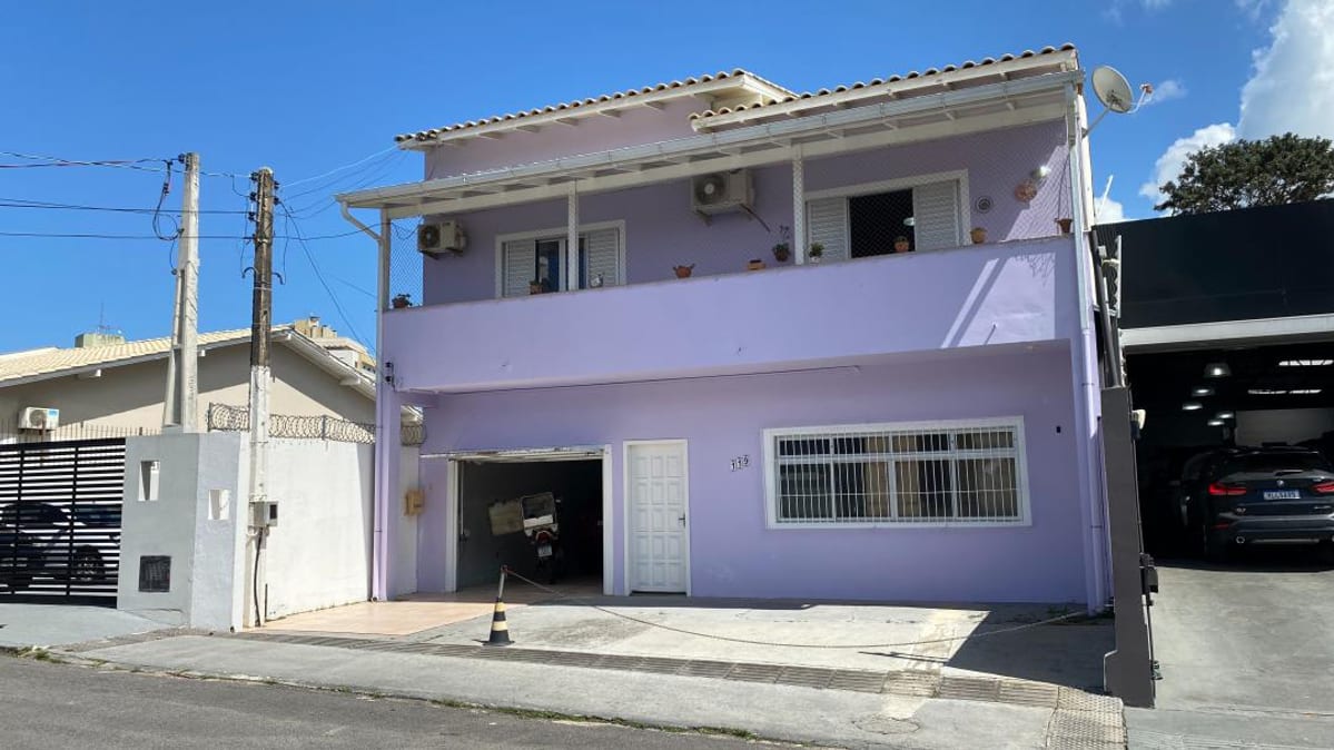 Casa 3 Dormitórios com Edícula à Venda em Capoeiras, Florianópolis - 350m² - Excelente Localização