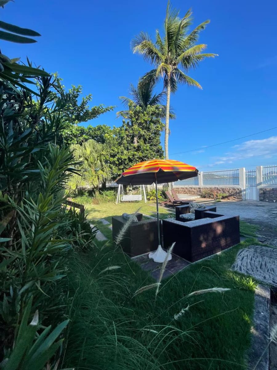 Casa 3D Pé na Areia com Vista Panorâmica à Venda em Sambaqui - Florianópolis, SC