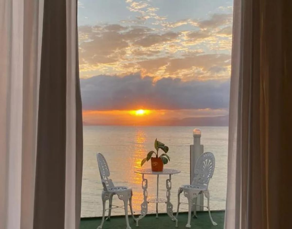 Casa Pé na Areia com 4 Suítes à Venda em Cacupé - Florianópolis | 240m² Privativos | Vista Mar e Pôr do Sol Deslumbrante