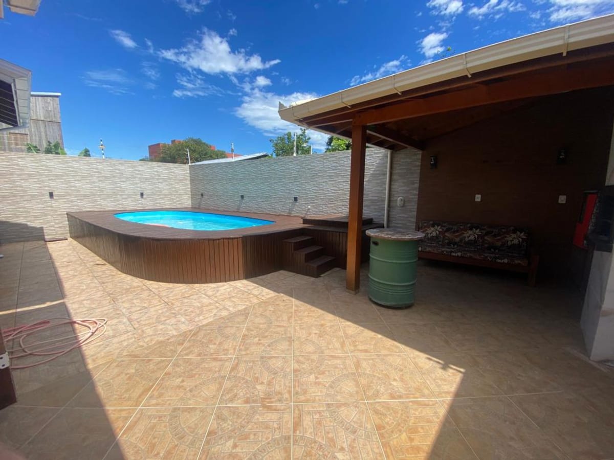 Linda Casa Mobiliada com Piscina | 78m² | 2 Quartos | Praia do Baixio / Passagem do Massiambú - Palhoça/SC