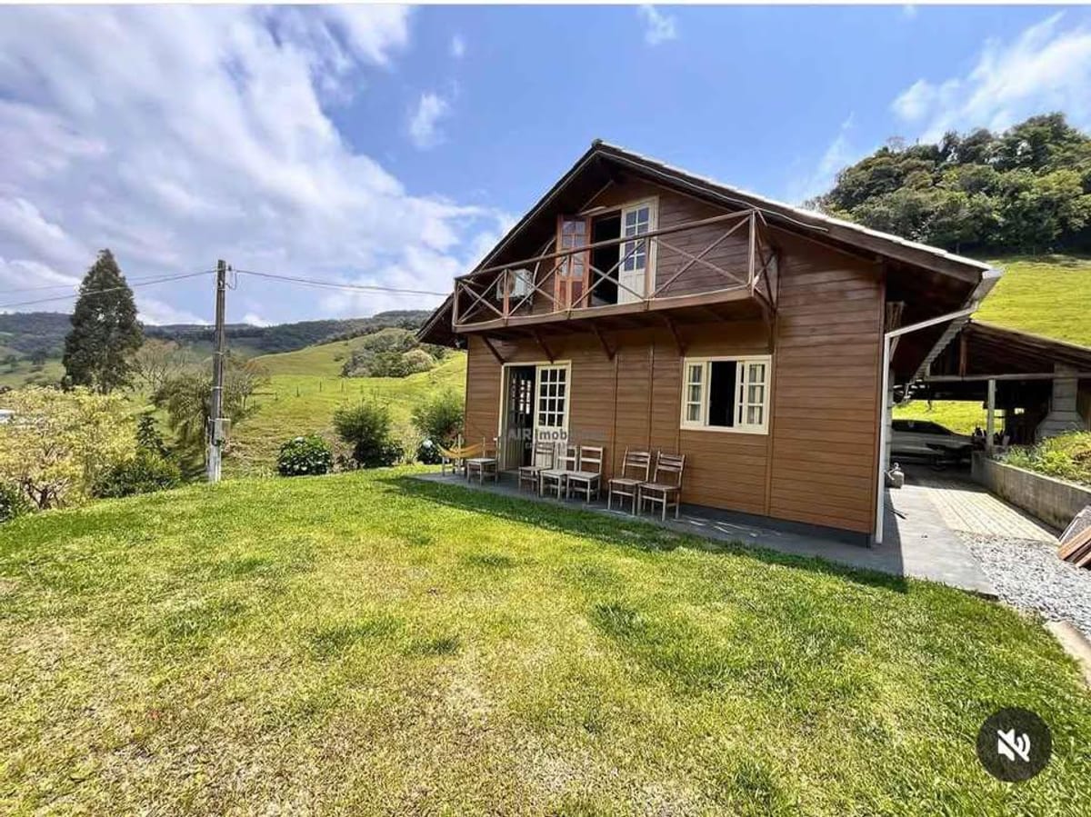 Sítio | Taquaras - Rancho Queimado | 60.000m² | Casa 3 Quartos | Galpão e Açude | Refúgio com Natureza e Vista para a Serra | R$ 1.800.000